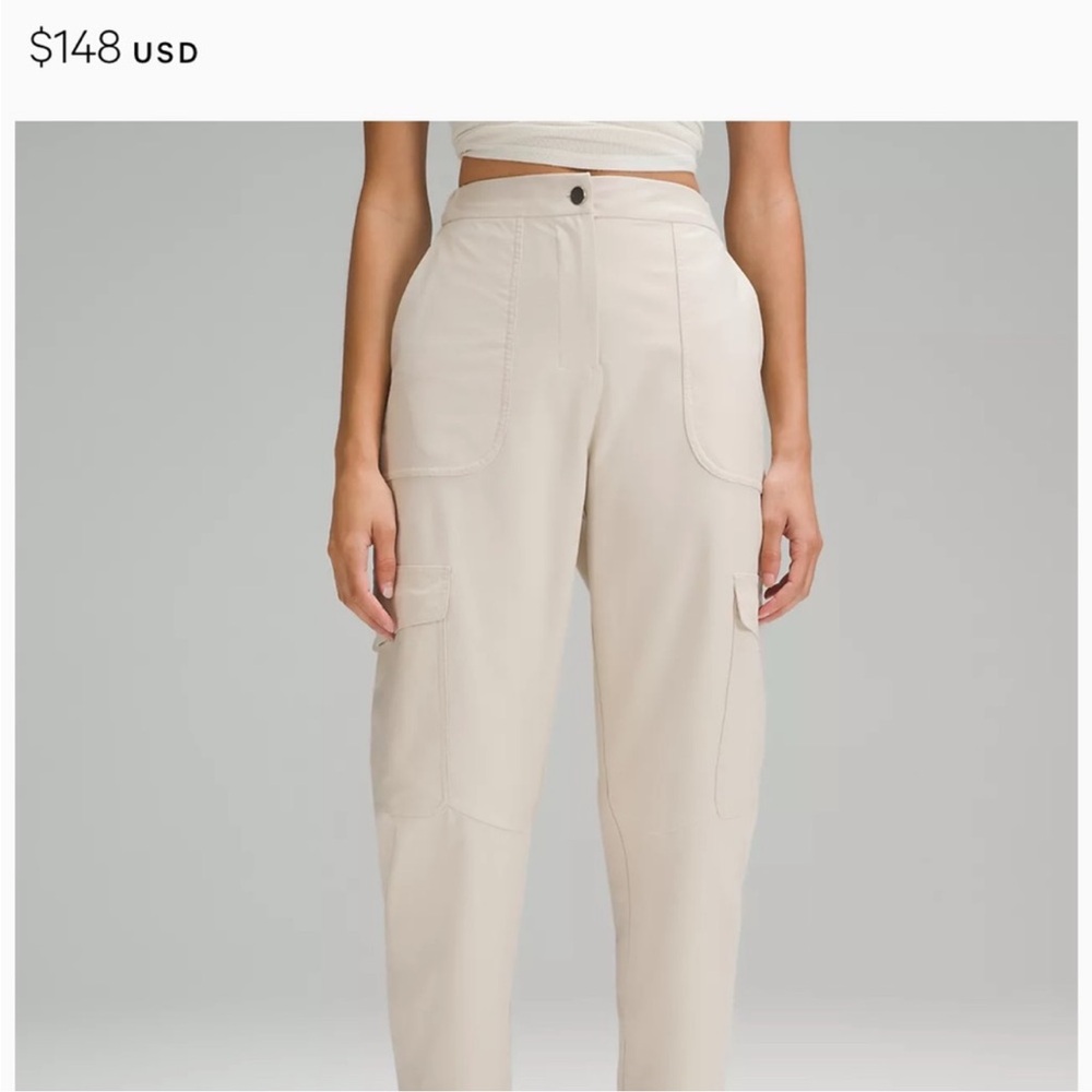 Lululemon Light Utilitech  Cargo pocket pants in size 25